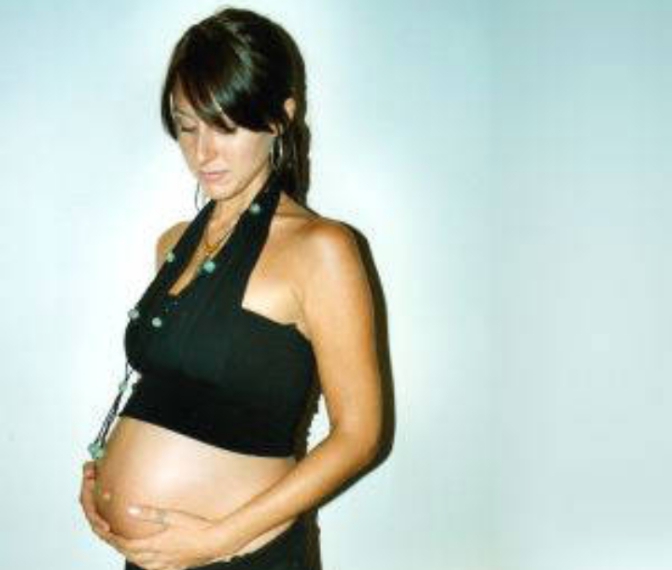 5 weird behaviors pregnant women exhibit